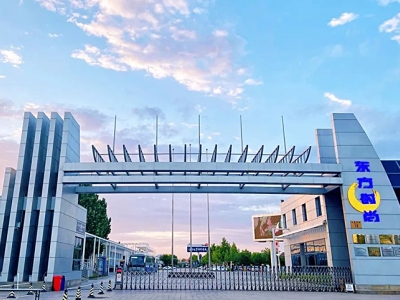 東方時尚駕校老師與您芬享新手司機(jī)上路技巧和注意事項有哪些？