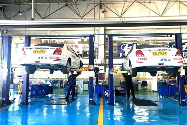 雨天開車技巧 雨天開車注意事項