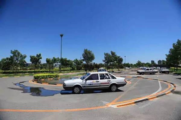 東方時尚駕校學員學車現場