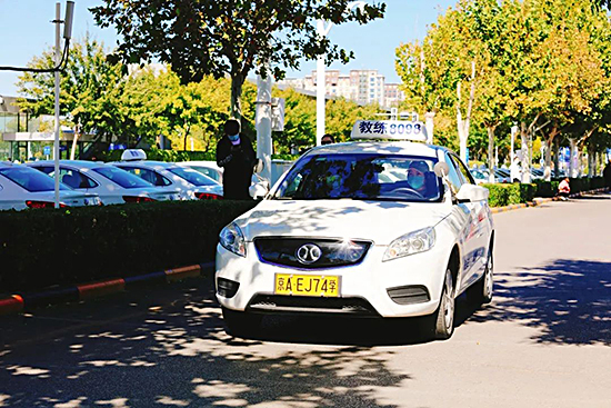 東方時(shí)尚駕校提醒您如何提高汽車的防盜能力呢？