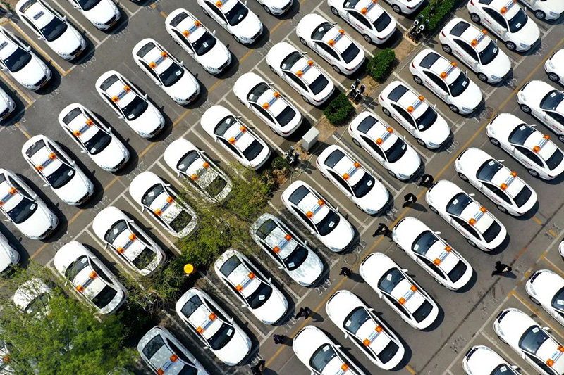 已經(jīng)有駕駛證和駕照了怎么學(xué)開車呢？