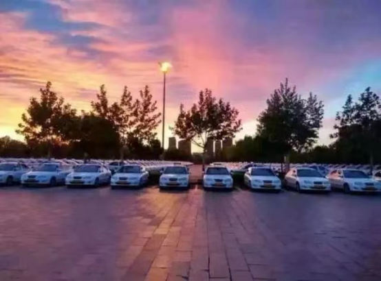 東方時(shí)尚駕校教你臺(tái)風(fēng)天開車要注意什么？