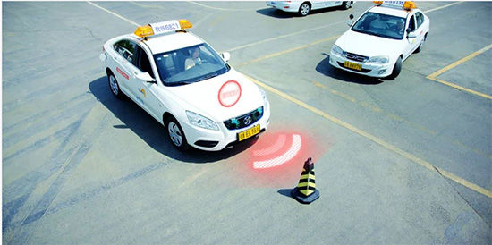 看看東方時尚駕校的學(xué)員車感差是怎么培養(yǎng)的