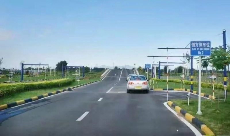 「東方時尚駕校」