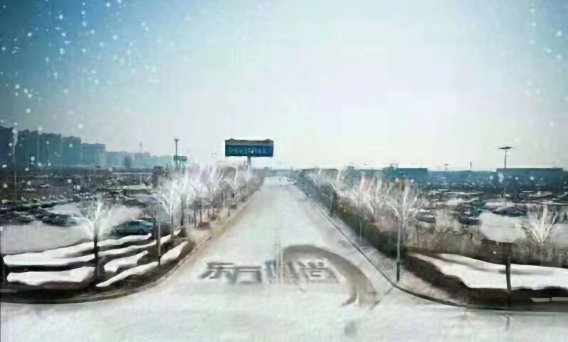 東方時(shí)尚駕校教你雨天開(kāi)車的注意事項(xiàng)及技巧