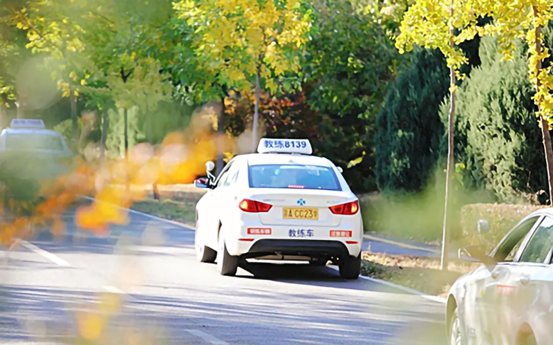 北京東方時尚駕校報名點電話咨詢熱線