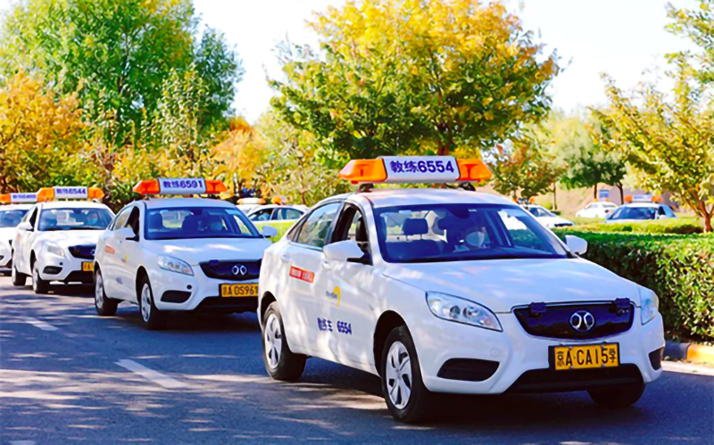 和北京東方時(shí)尚駕校一起探究：如何提高駕駛技能？